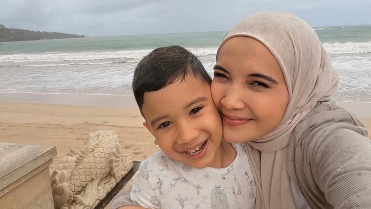 Zaskia Sungkar dan Irwansyah