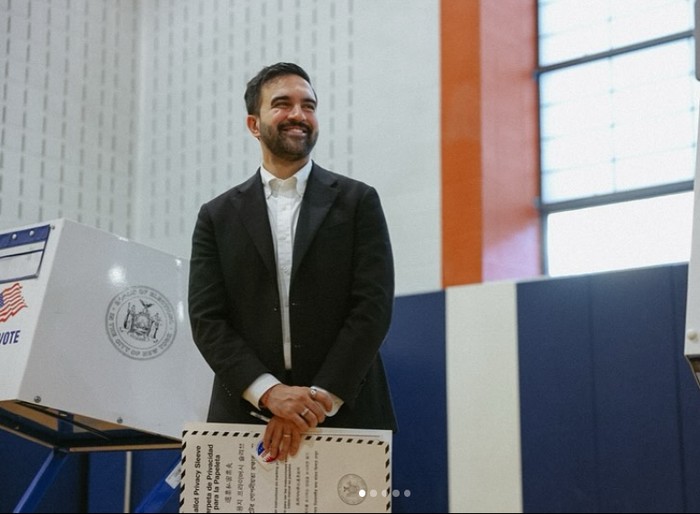 Kemenangan mutlak Zohran Mamdani, dengan 50,4% suara, membuatnya jadi wali kota termuda di New York City sejak tahun 1892. Dia berhasil meraih kemenangan setelah janji politik yang mengutamakan kesejahteraan anak-anak muda dan kelas pekerja.