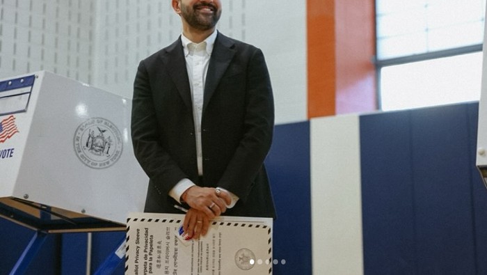 Kemenangan mutlak Zohran Mamdani, dengan 50,4% suara, membuatnya jadi wali kota termuda di New York City sejak tahun 1892. Dia berhasil meraih kemenangan setelah janji politik yang mengutamakan kesejahteraan anak-anak muda dan kelas pekerja.