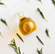 5 Jenis Minyak Alami yang Bikin Kulitmu Halus dan Glowing