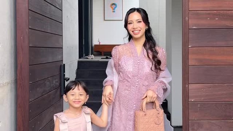 Abel Cantika dan Anak