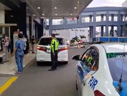 Aksi Polantas Polda Metro Selamatkan WN Jepang yang Kejang-kejang di Tol