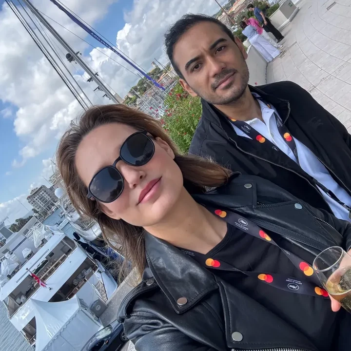 <p>Dalam setiap pernikahan, tentunya kehadiran Si Kecil sering kali membawa warna baru. Salah satunya adalah momen sederhana ketika nge-<em>date</em> bersama pasangan. Hal ini pun dirasakan oleh aktor Ario Bayu dan istri bulenya, Valentine Payen-Wicaksono. (Foto: Instagram @bayu_ario)</p>