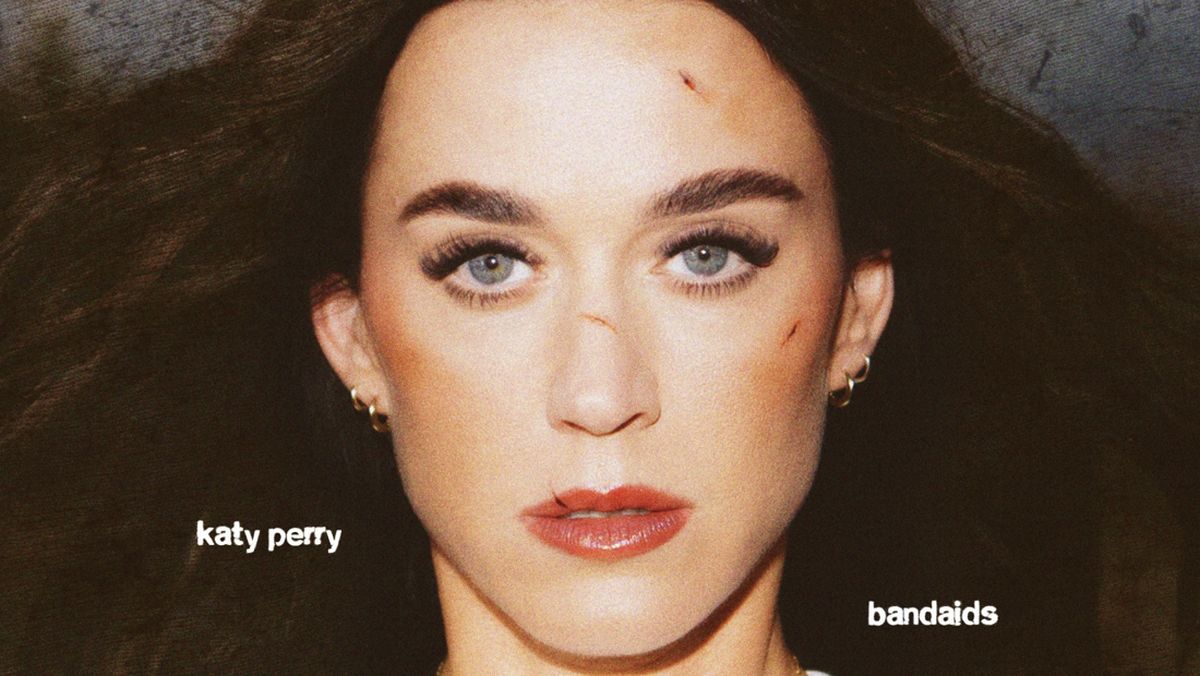 Katy Perry Cinta Sendirian di bandaids dan MV ala Final Destination