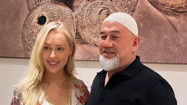 Penyanyi AS Bongkar Skandal dengan Sultan Muhammad V Mantan Raja Malaysia