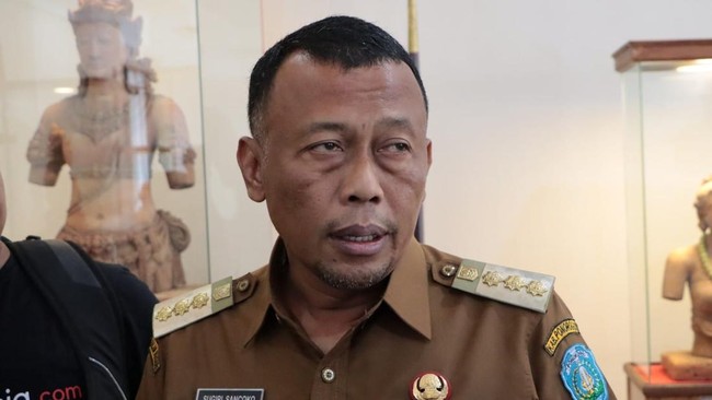 KPK bakal membawa Bupati Ponorogo Sugiri Sancoko yang terjaring Operasi Tangkap Tangan (OTT) ke Jakarta, besok.