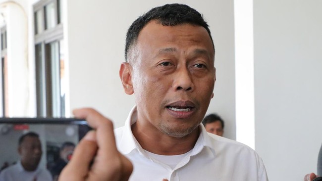 KPK melakukan OTT terhadap Bupati Ponorogo Sugiri Sancoko. Operasi senyap tim lembaga antirasuah ini terkait mutasi dan promosi jabatan.