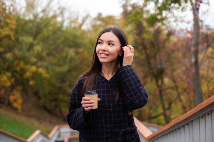 Capricorn adalah pribadi yang tertutup dan tidak suka menarik perhatian. Sifat ini membuatnya tampak pemalu dalam banyak situasi sosial./ Foto: freepik.com/garetsvisual