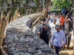 Video Pramono: Bantaran Kali Krukut Sepanjang 1,3 Km Akan Dinormalisasi