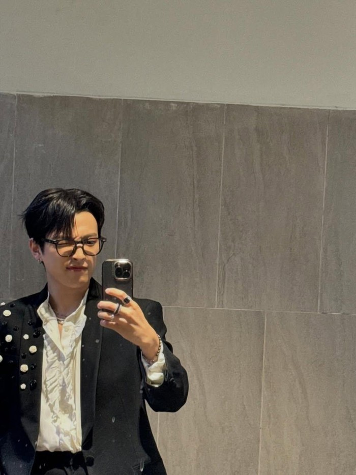 Kim Hong Joong atau Hongjoong merupakan anggota boy group ATEEZ yang lahir pada 7 November 1998. Yup, hari ini ia resmi berulang tahun, Beauties./ Foto: instagram.com/no1likeme8_8