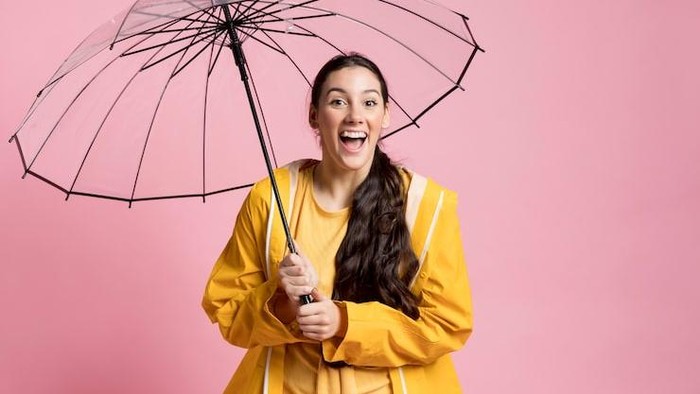 5 Tips Merawat Kulit Saat Musim Hujan agar Tetap Sehat dan Glowing Alami