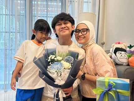 Momen Manis Indra Jegel Bareng Istri & Anak Selalu Curi Perhatian, Intip 5 Potretnya