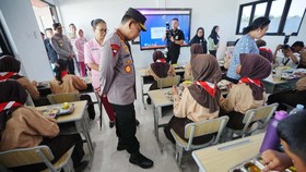 Tinjau SMP Kemala Bhayangkari, Kapolri Singgung Wujudkan Generasi Emas