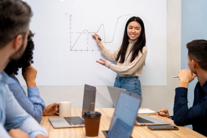 Virgo juga berada di bawah naungan Merkurius yang membuatnya tahu persis menyampaikan sesuatu dengan tepat. Mereka sangat berhati-hati dengan kata-kata yang diucapkan saat berinteraksi dengan orang lain.