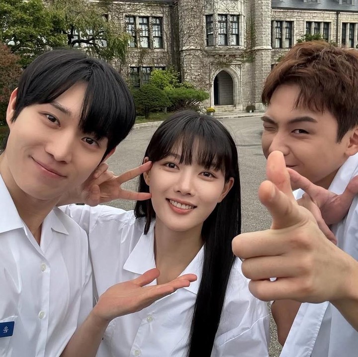 <p>Tentu saja <em>postingan</em> ini menuai komentar para penggemar yang tak sabar menantikan akting mereka. &ldquo;Udah pengen nonton,&rdquo; tulis akun <em>@gomesdann****.</em> &ldquo;Kamu tau, aku sudah menunggu ini OMGGGGGG,&rdquo; tulis akun <em>@luv_na****.&nbsp;</em>(Foto: Instagram @you_r_love)</p>