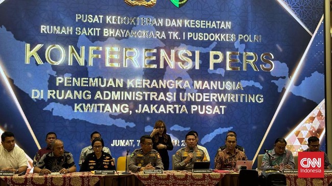 Kepolisian mengumumkan hasil tes DNA dua kerangka manusia di Kwitang. Dua kerangka itu identik dengan Reno dan Farhan, dua korban hilang demo Agustus.