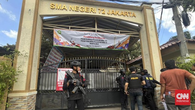 Ledakan terjadi di SMA Negeri 72 Kelapa Gading, Jakarta Utara, saat salat Jumat. Delapan korban terluka, aparat melakukan sterilisasi lokasi.