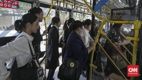 FOTO: Gratis LRT, MRT & BRT untuk Pekerja Maksimal Bergaji Rp6,2 Juta