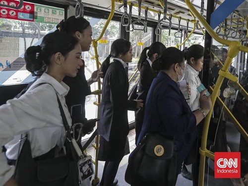 FOTO: Gratis LRT, MRT & BRT untuk Pekerja Maksimal Bergaji Rp6,2 Juta