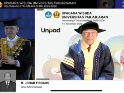 Perjuangan Johar Firdaus Raih Gelar Doktor di Usia 71 Tahun di Unpad