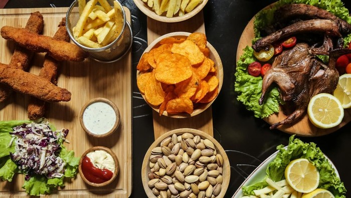 7 Makanan dan Minuman Sehari-hari yang Bisa Tingkatkan Tekanan Darah, serta Cara Konsumsi Amannya