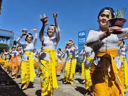 Nusa Penida Festival 2025 Dibuka Tari Pendet Pasepan-Tari Baris Pati Ampel
