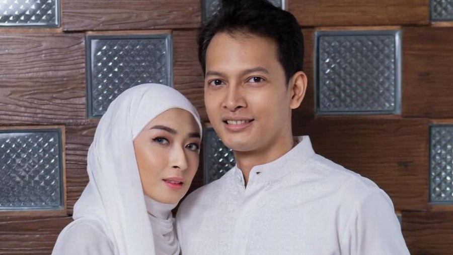 Potret Mesra Fedi Nuril dan Istri yang Jorong Tersorot Kamera