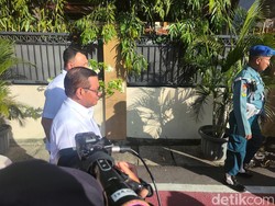 Pramono Anung Cek Lokasi Ledakan di SMAN 72 Jakarta