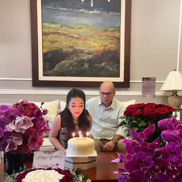 Momen Romy Soekarno Rayakan Ulang Tahun Istri Baru