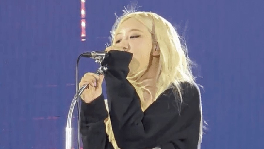 Rose BLACKPINK di Konser Deadline&period;