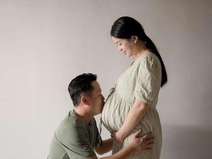 Cara Ayah Mengajak Ngobrol Bayi Sejak dalam Kandungan