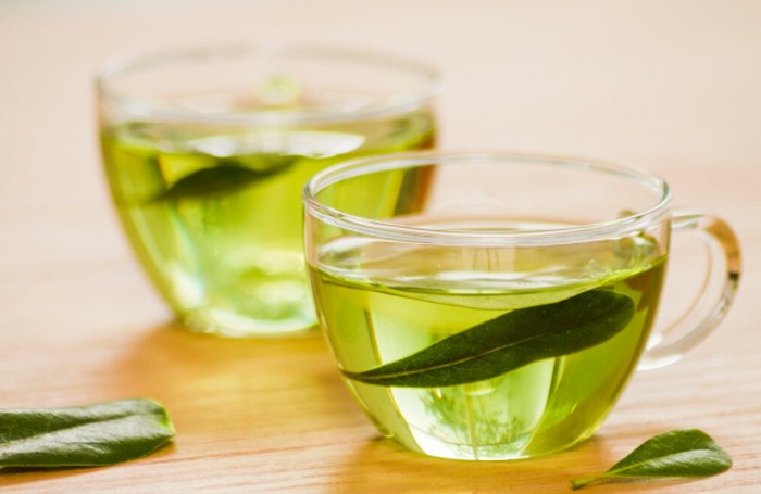 Teh hijau terkenal sebagai pembakar lemak. Minuman ini punya antioksidan yang tinggi/Foto: freepik.com/freepik