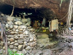 42 Tahun Tinggal di Gua Jombang, Begini Cara Sudarmaji Dapat Makanan