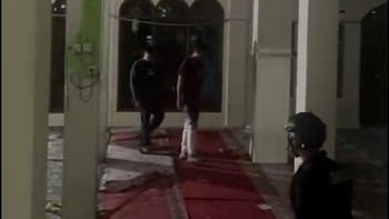 Situasi Masjid Lokasi Ledakan SMA 72 Kelapa Gading