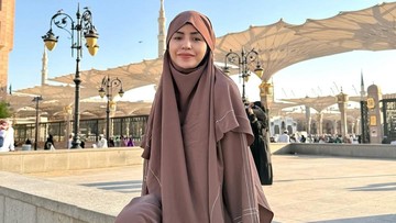 Update Informasi Selebriti InsertLive : Dituding Tengku Dewi jadi Orang Ketiga, Violentina Kaif: Itu Kan Versi Dia