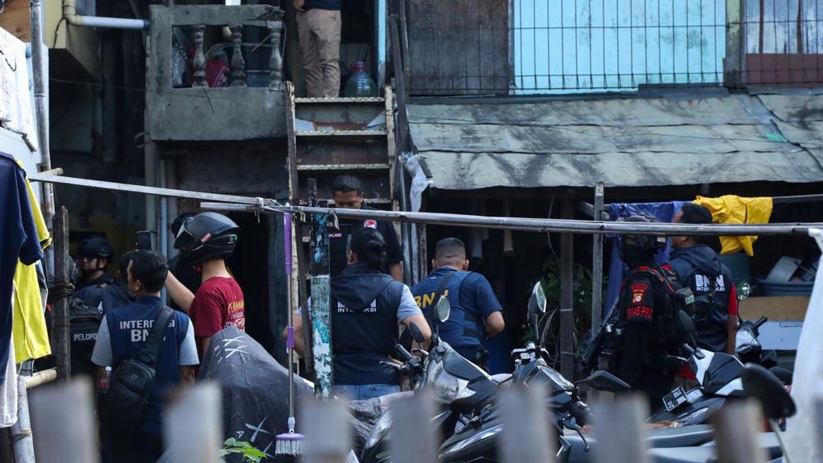 Kampung Bahari Jakut Digerebek BNN, Massa Bos Narkoba Sempat Melawan