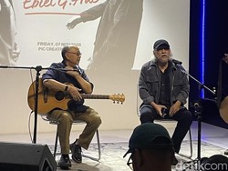 Ketika Iwan Fals Tahan Tangis Deskripsikan Kasih Sayang Orang Tua di Lagu Ibu