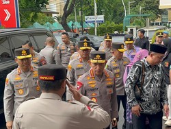Kapolri ke RS Islam Cempaka Putih, Jenguk Korban Ledakan di SMAN 72 Jakarta
