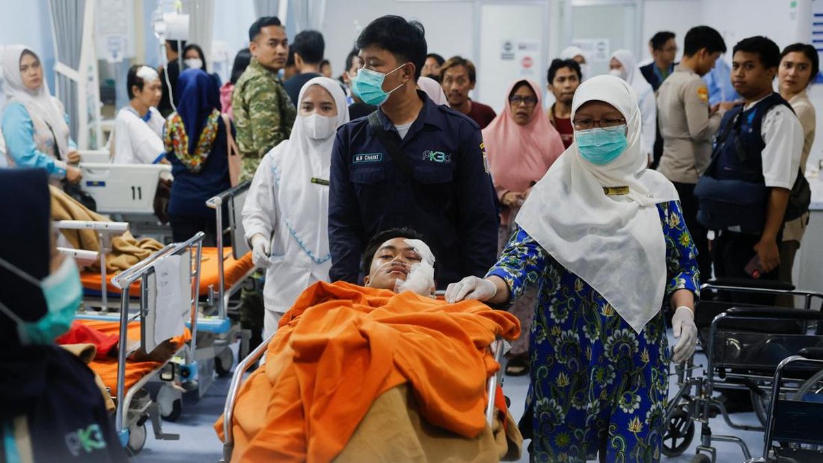 FOTO: Korban Ledakan SMA 72 Jalani Perawatan di Rumah Sakit