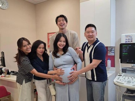 Momen Bahagia Nita Vior Kontrol Kehamilan Pertama Ditemani Suami dan Ibunda