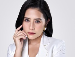 Prilly Latuconsina Tetap Glowing Meski Suka Diving
