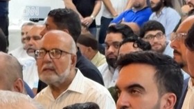 Momen Walkot Terpilih NYC Mamdani Salat Jumat & Ikut Bagikan Makanan