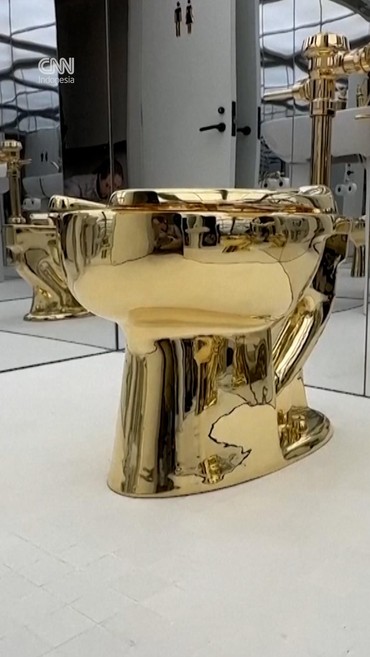 Toilet Emas 18 Karat Karya Maurizio Cattelan Akan Dilelang di New York