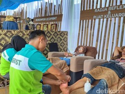 Ketenangan di Tengah WJF 2025, Cerita Iwan Dapat Pijat Gratis