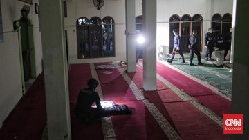 FOTO: Ledakan di SMA 72 hingga Dua Kepala Daerah Kena Cokok KPK