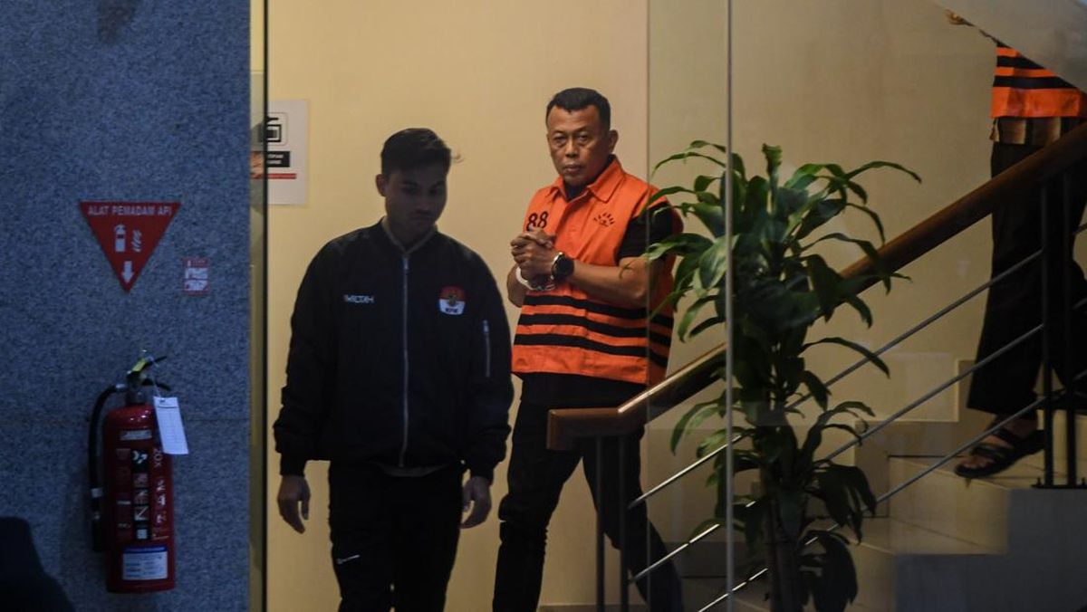 KPK Sita 3 Toyota Hardtop dan Alphard Usai Geledah Rumah Bupati Ponorogo