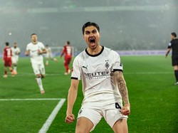 Gladbach Kalahkan Koln 3-1, Kevin Diks Cetak Gol Perdana di Bundesliga