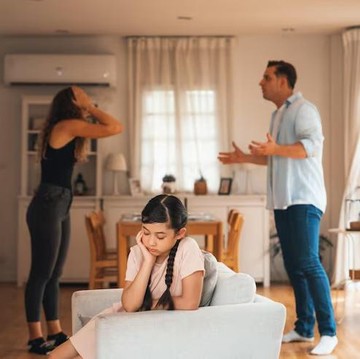 7 Kalimat yang Bisa Diucapkan Orang Tua kepada Anak Ketika Memutuskan Bercerai