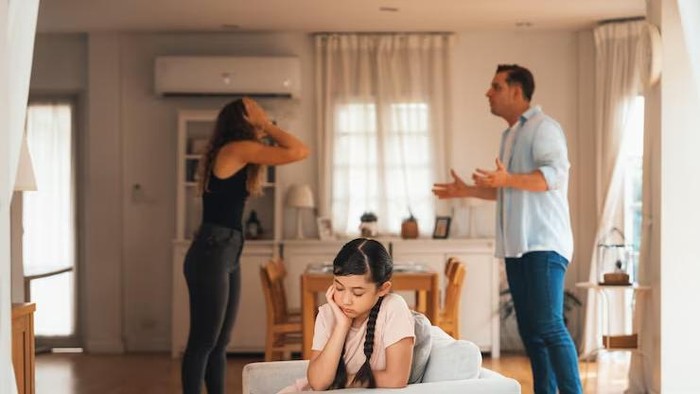 7 Kalimat yang Bisa Diucapkan Orang Tua kepada Anak Ketika Memutuskan Bercerai