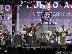 Penampilan Kunto Aji Bikin Penonton Galau di WJF 2025